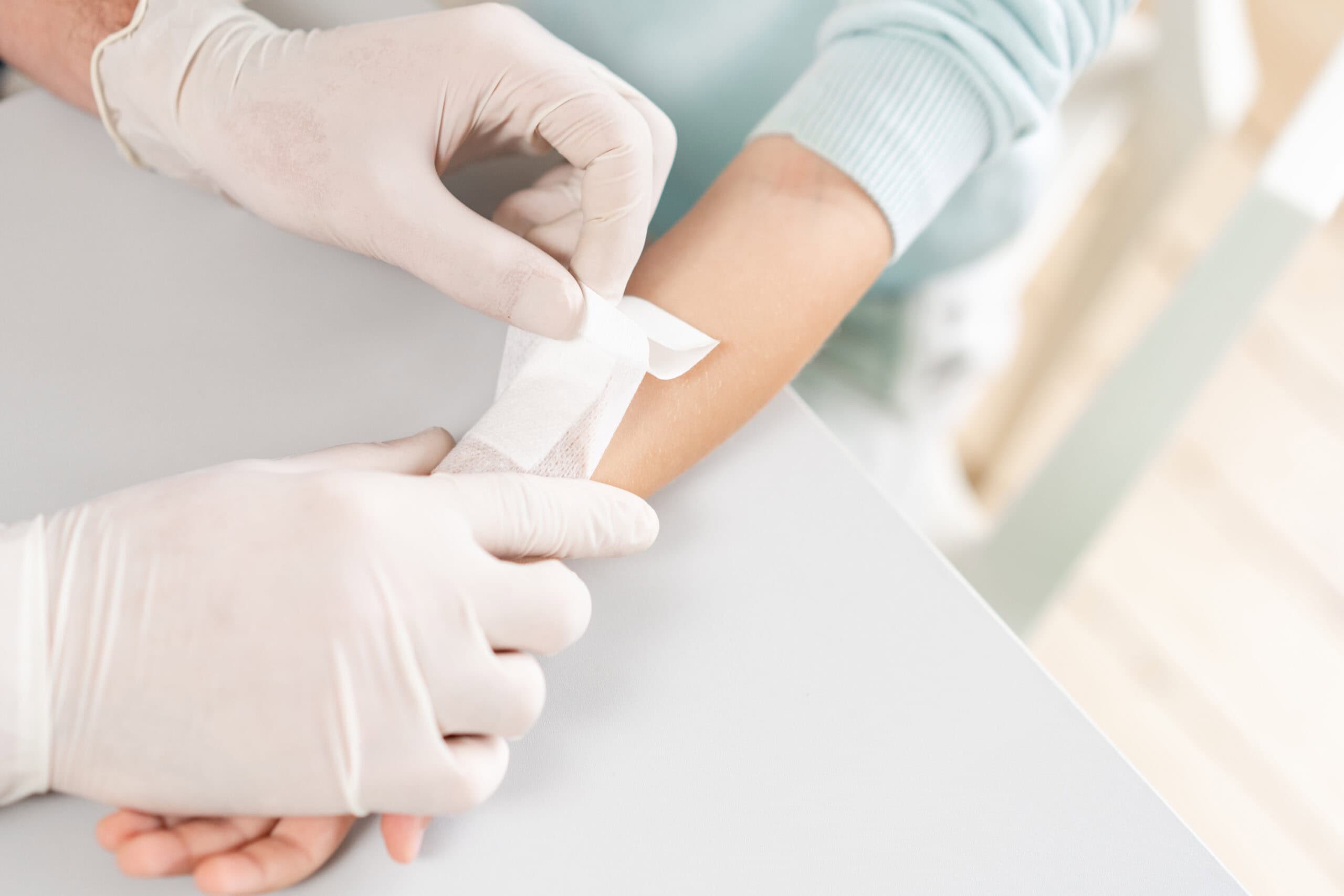 Hausarzt Praxis Söchtenau - Leistung - Wundversorgung / Kleine Chirurgie Hausarzt Praxis Söchtenau - Leistung - Wundversorgung / Kleine Chirurgie