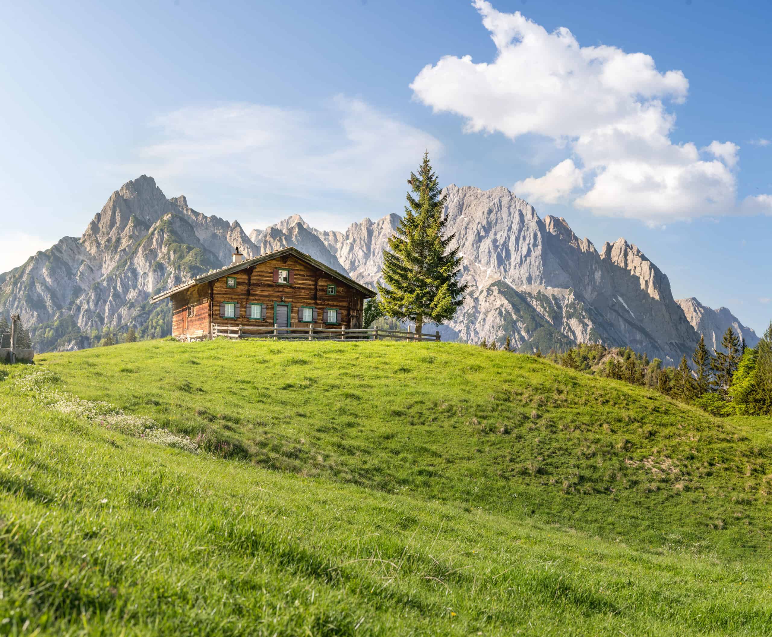 Panoramic view in the Austrian mountains Hausarzt Praxis Söchtenau - Leistung - Hausbesuche